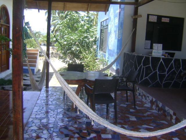 Hôtel Las Gardenias à Puerto Villamil Extérieur photo