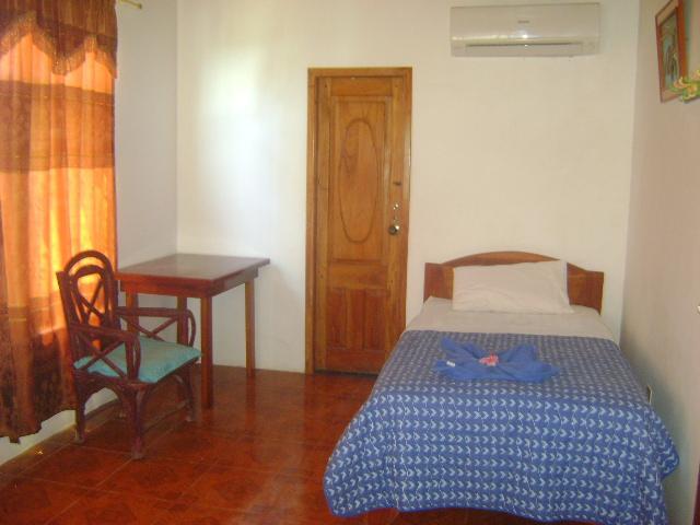 Hôtel Las Gardenias à Puerto Villamil Extérieur photo