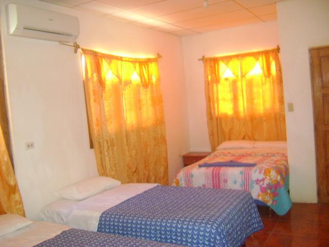 Hôtel Las Gardenias à Puerto Villamil Extérieur photo