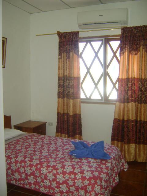 Hôtel Las Gardenias à Puerto Villamil Extérieur photo