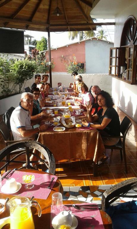 Hôtel Las Gardenias à Puerto Villamil Extérieur photo